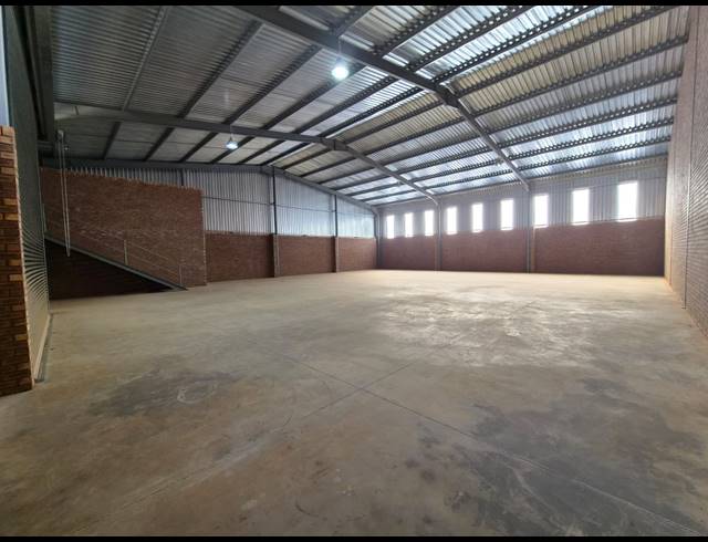 500M² WAREHOUSE TO LET IN BRENTWOOD PARK
